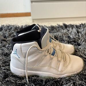 Air Jordan 11 Retro Legend Blue